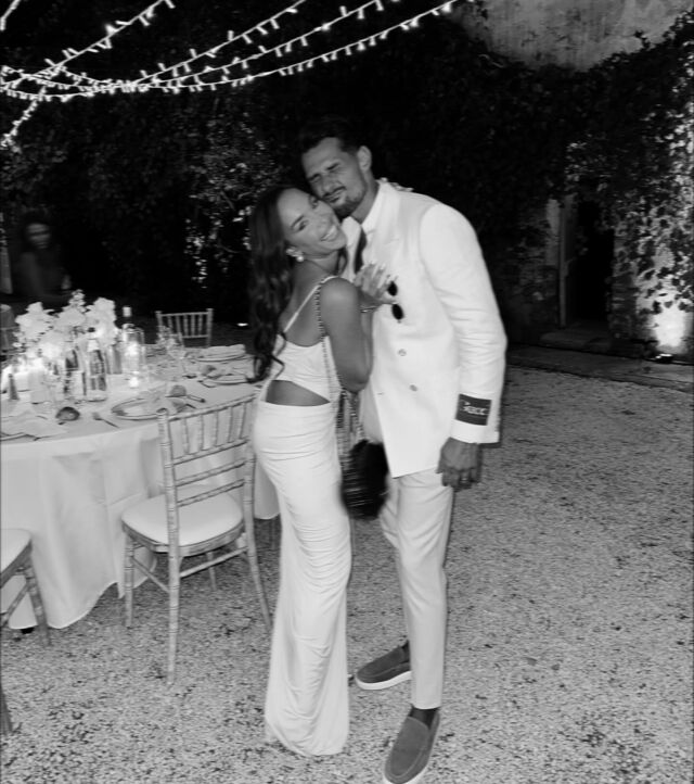 Last wedding for summer 2024 🤍 

J’adore cette photo 🥹🦋