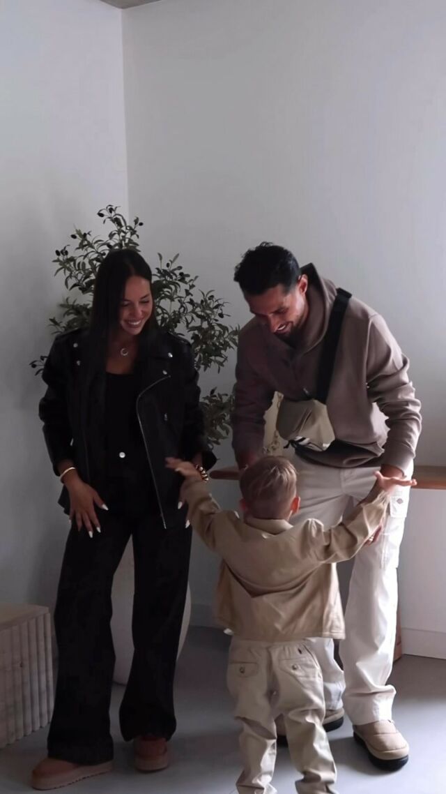 Idées de looks pour l’automne en famille 🍂🍄‍🟫🪵 avec @sarenza 🤍

Pleins de looks pour toute la famille sur le site de Sarenza.com 🧡

Et sur @sarenza, vous pouvez profiter du paiement en 3 fois avec @klarna ✨

*publicité